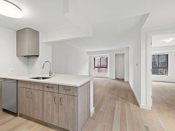 3rd image of 171 W 131st St APT 414
