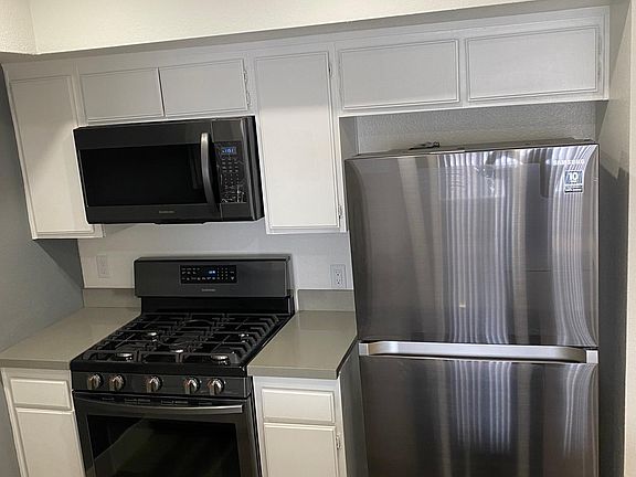 newly remodeled 2 bedroom kitchen