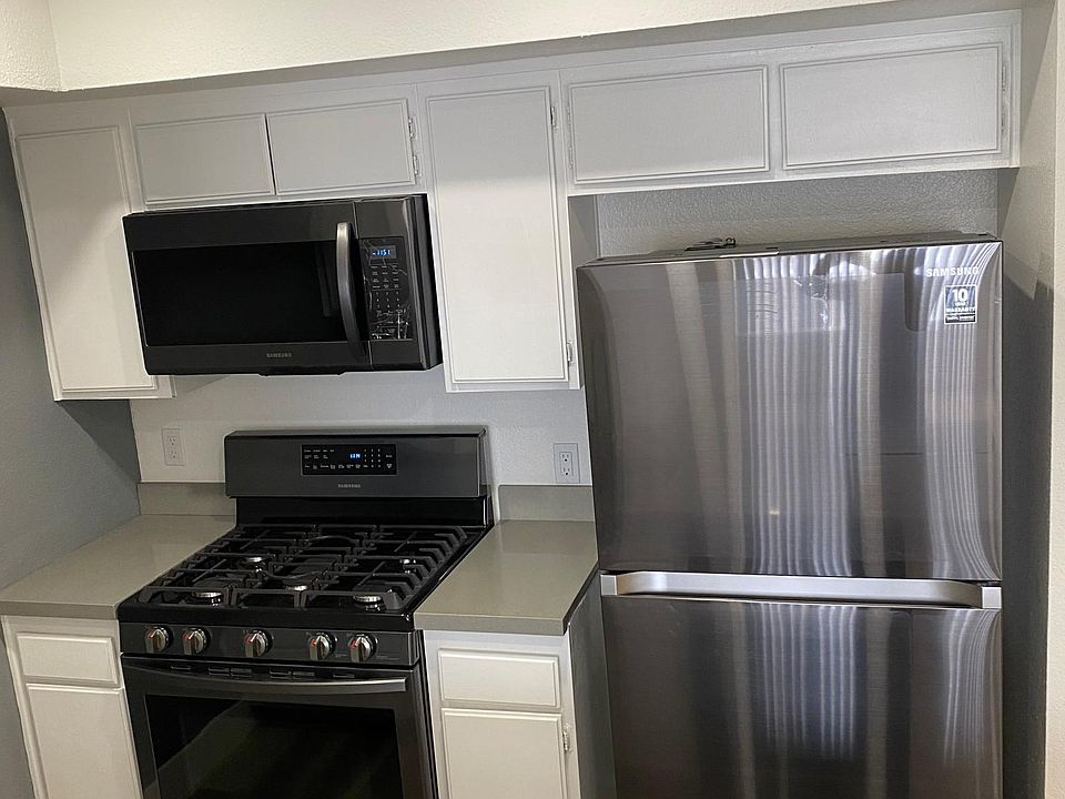 newly remodeled 2 bedroom kitchen