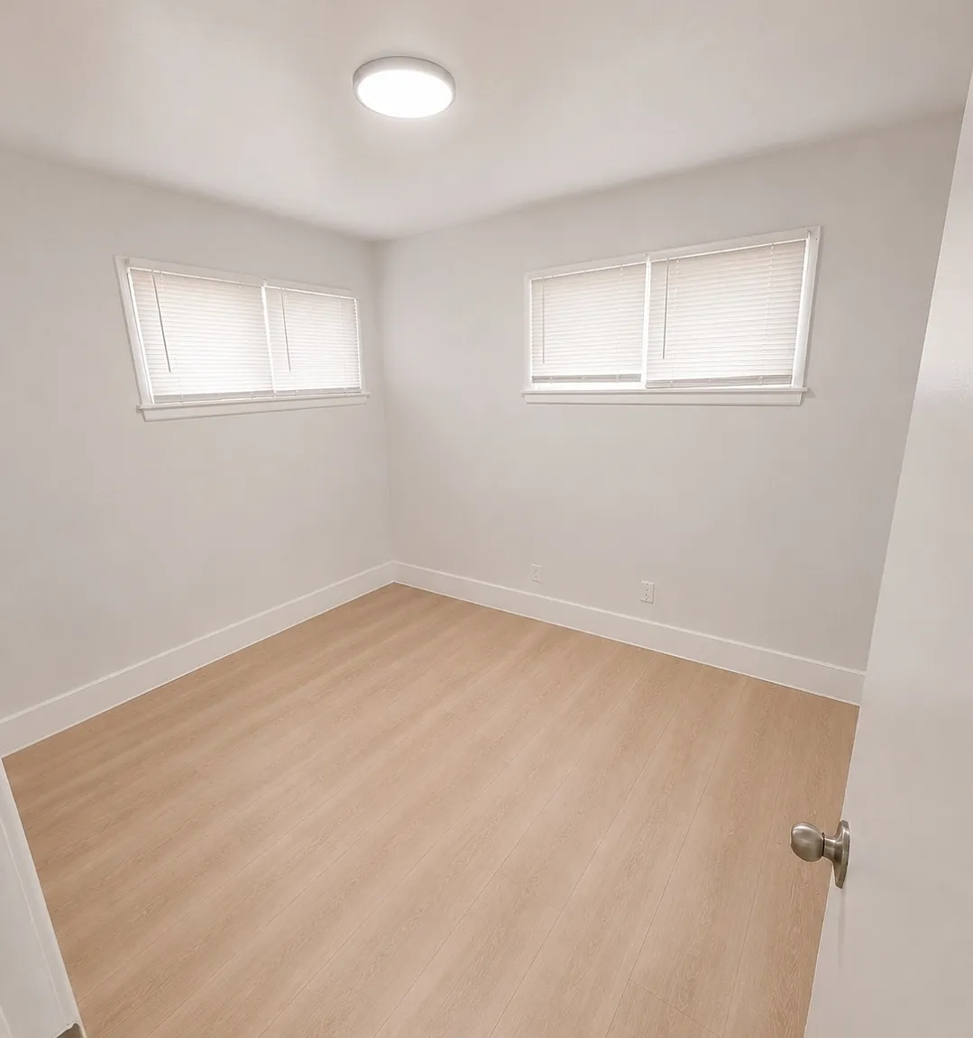 6401 W Carmen Ave — Photo 4