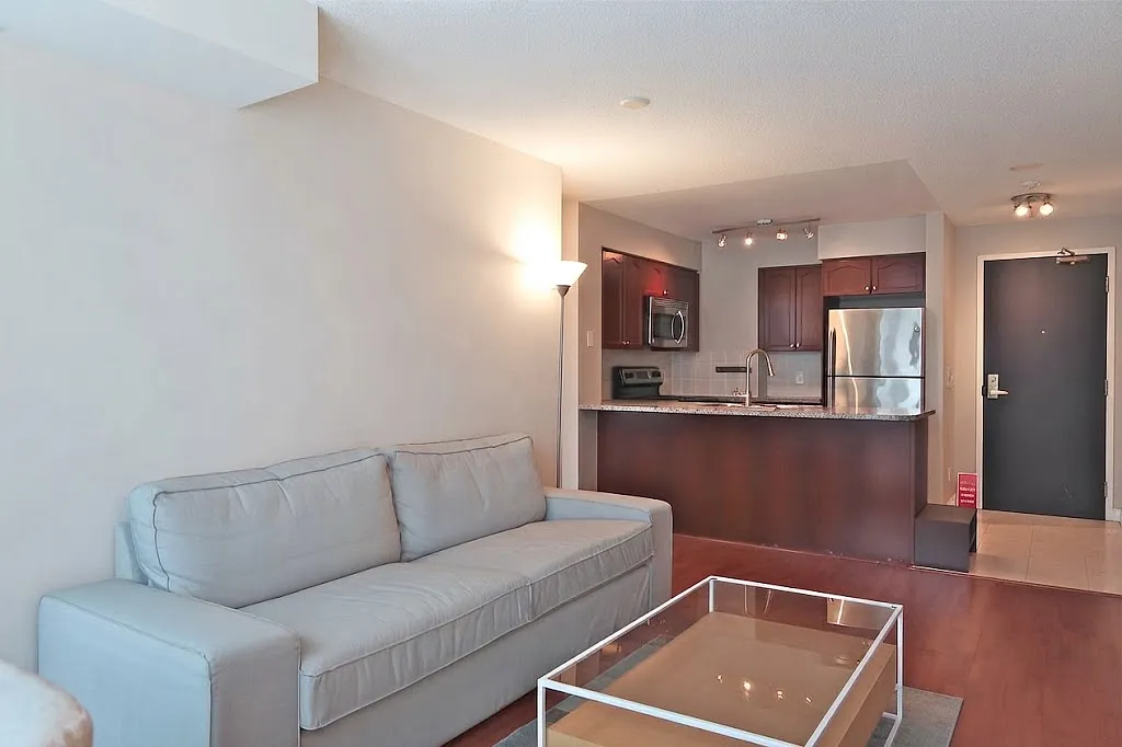 51 Lower Simcoe St - 1712 — Photo 2