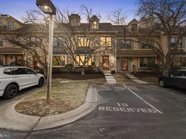 19 Chateau Cir #29, Wayne, PA 19087