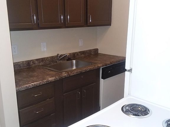 2nd image of 1129 E St APT 08