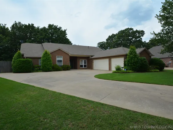 1206 N Old North Pl, Sand Springs, OK 74063