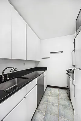 Rented by Halstead Real Estate | media 19