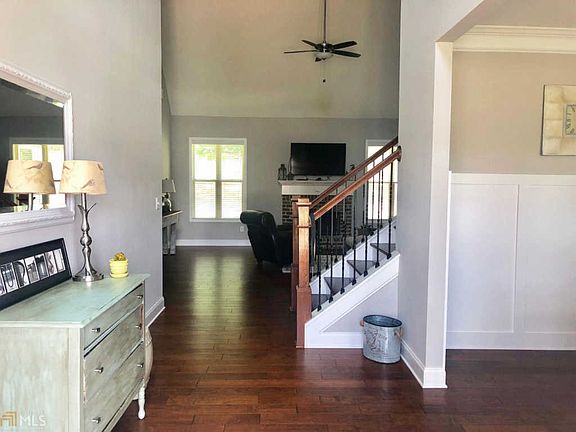2nd image of 547 Stanhope St