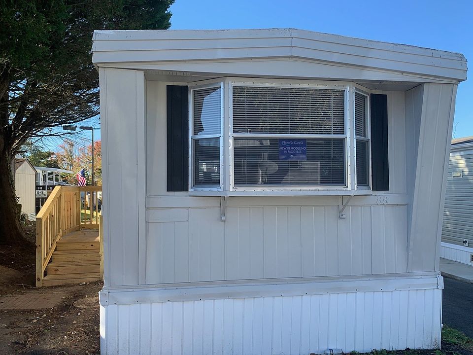 2nd image of 88 4th St #88