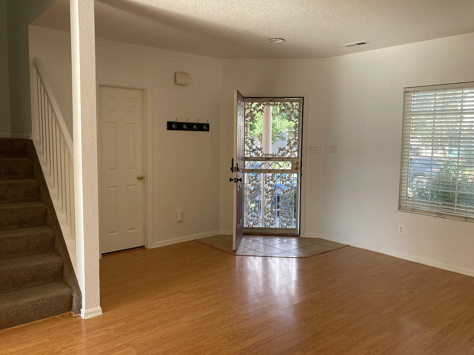 3 bed, 2.5 bath, 1250 sqft, $2,800 — Photo 3