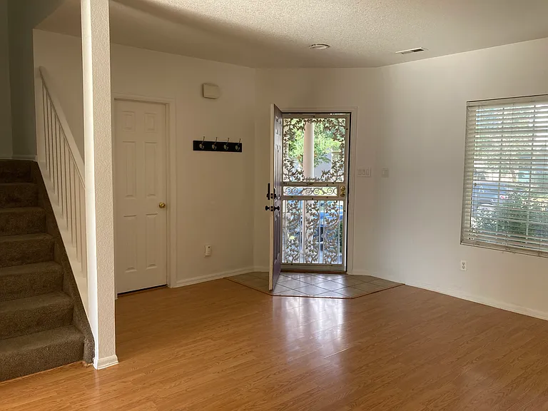 6132 Lincoln St — Photo 3
