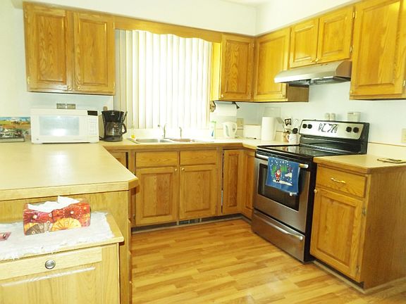 5th image of 306 Broadway Ave