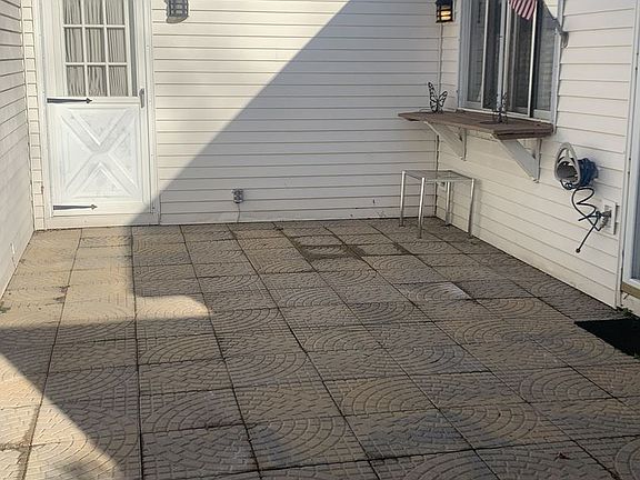 3rd image of 123 Garden Dr