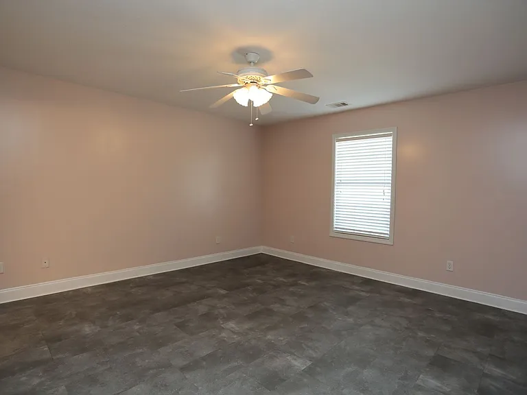 343 Longwood Dr — Photo 14