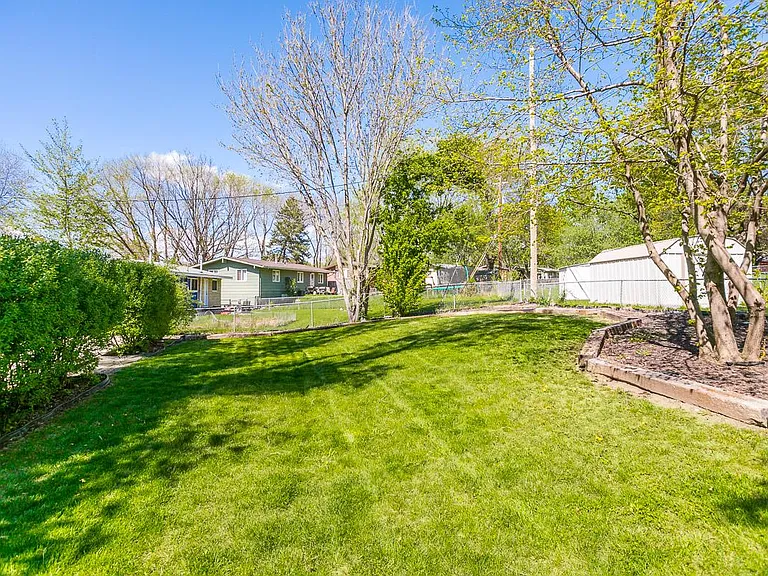 530 W Broadview Dr — Photo 22