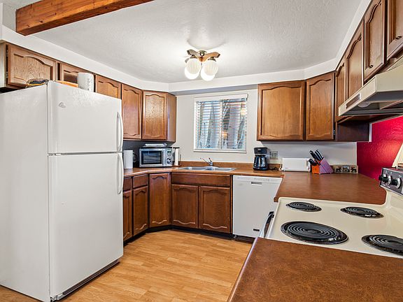 3rd image of 114 S Juniper Dr