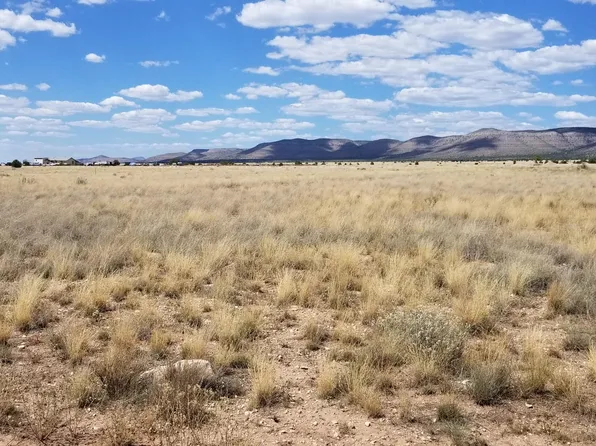 3085 W Malapai Rd, Paulden, AZ 86334