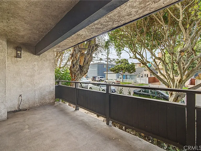 214 Topaz St — Photo 11