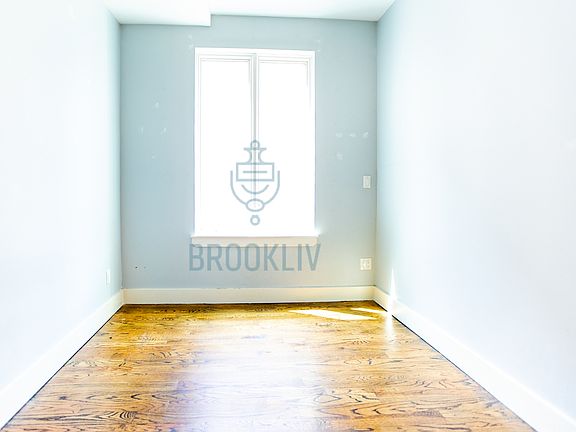 5th image of 575 Van Buren St #2L