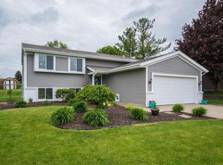 5888 Brookfarm Dr SE, Kentwood, MI 49508