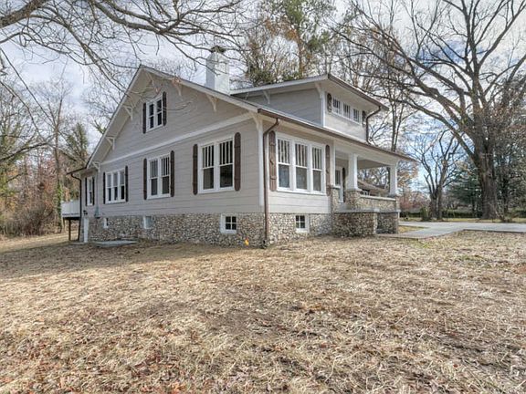 3rd image of 306 Sunnyside Dr