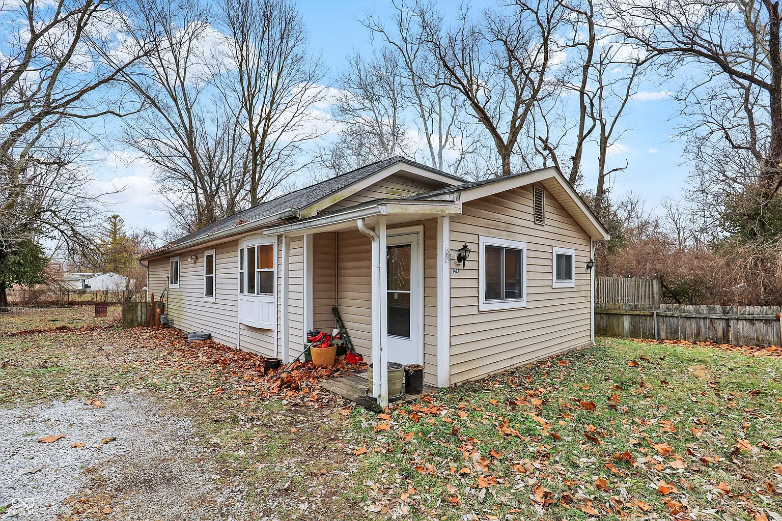 1427 Ruth Dr photo 1