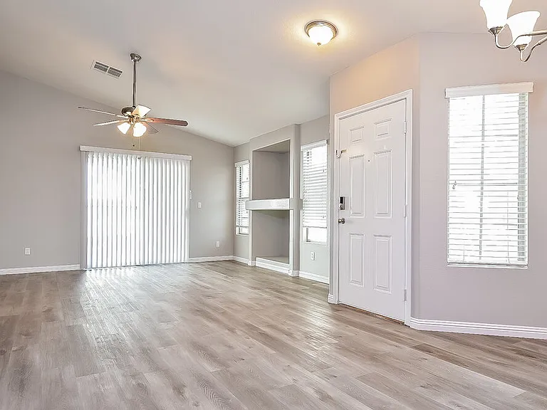 8100 Pursuit Ct — Photo 4