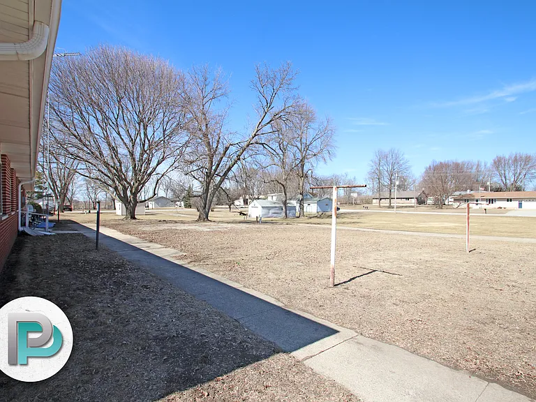 704 Larch St #11 — Photo 4