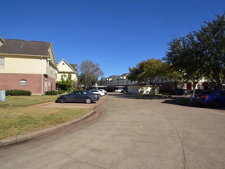 2710 Grants Lake Blvd #J10 — Photo 42
