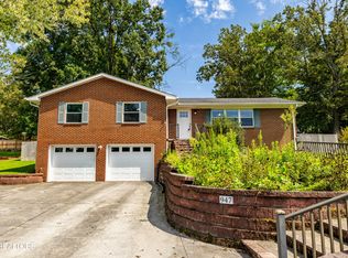 947 N Linden Dr, Alcoa, TN 37701