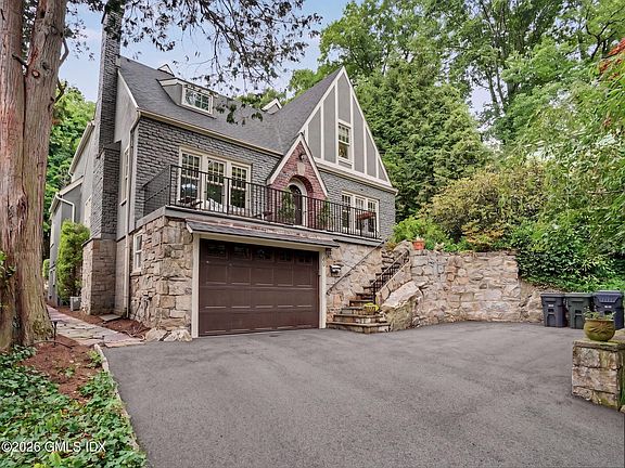 2nd image of 46 Valleywood Rd
