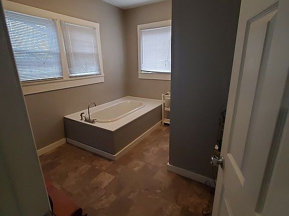 5th image of 511 McCaslin Ave