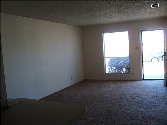 3rd image of 718 Redbird Ln