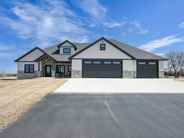 N3026 Ledgeview Ter, Hortonville, WI 54944