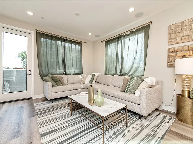 824 S Harbor Blvd — Photo 9