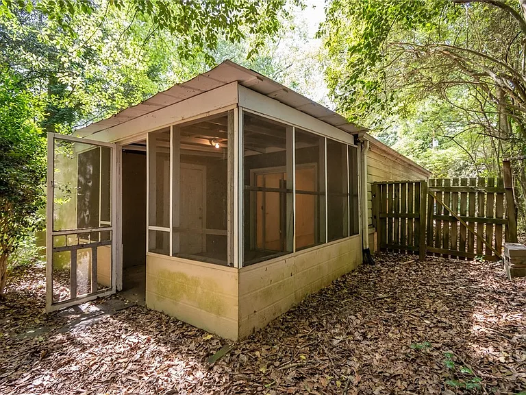 175 Habersham Way — Photo 38