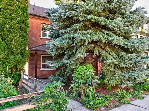 212 Lippincott St, Toronto, ON M5S 2P5