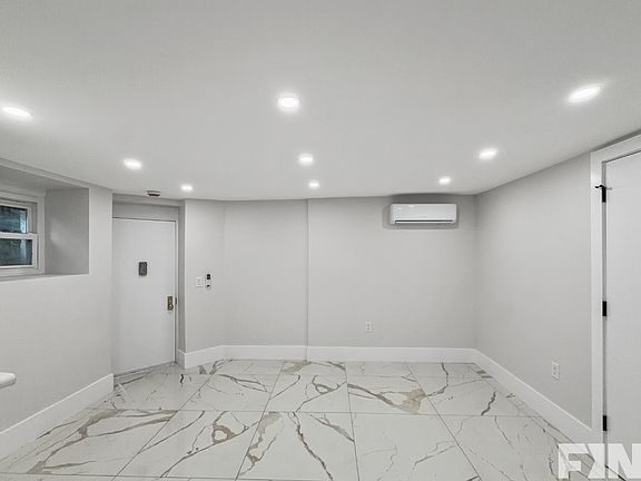 3rd image of 295 New York Ave #Uni