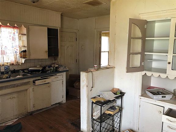 5th image of 2416 NE 24th St
