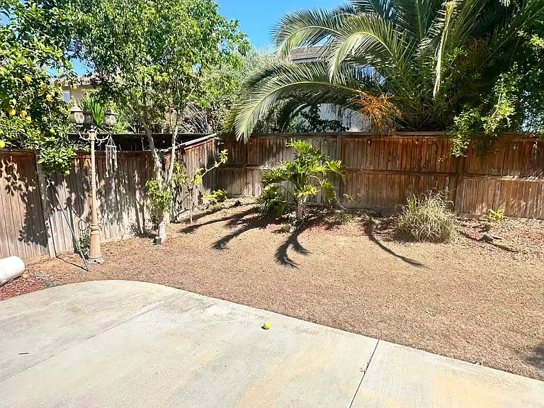 22358 Hawthorn Ave — Photo 19