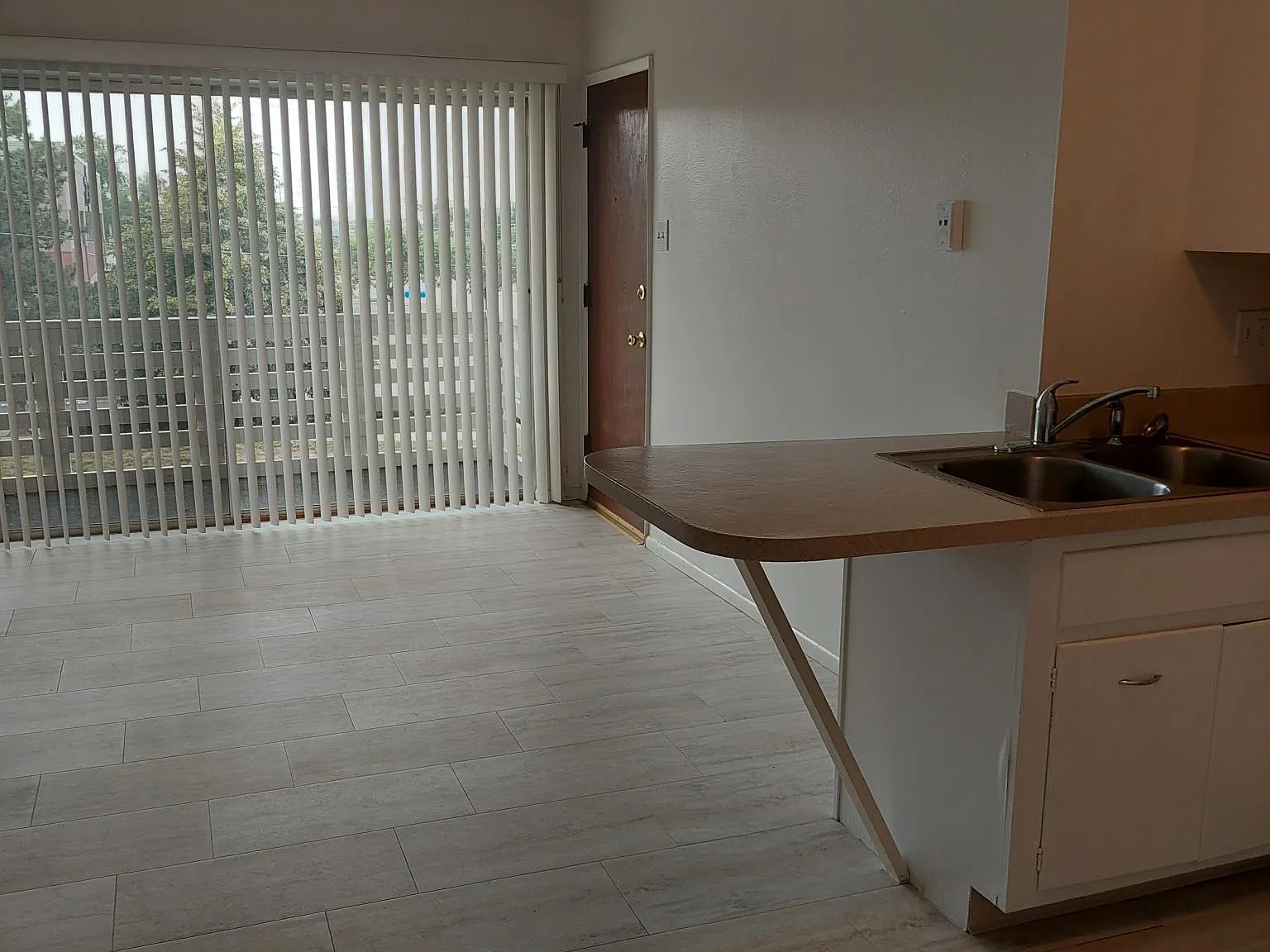 2 bed, 1100 sqft, $1,275 — Photo 2