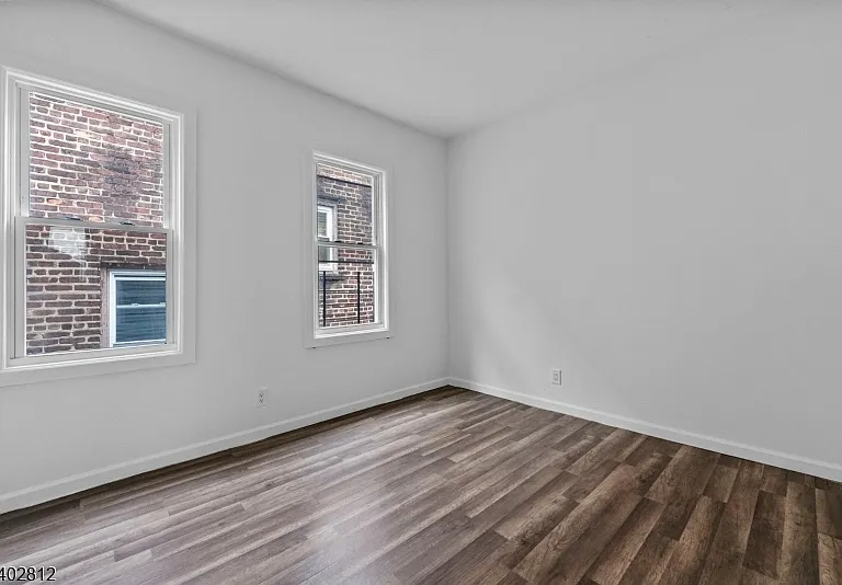 268 Leslie St — Photo 6