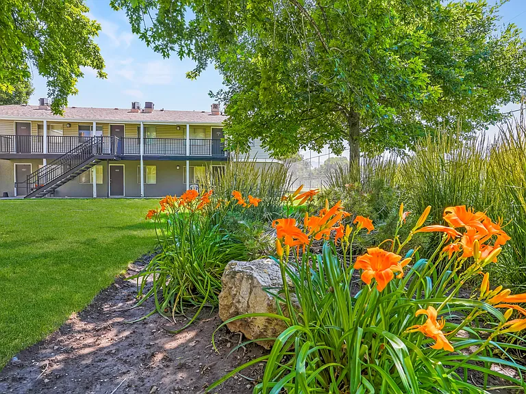 Callaway Apartments — Photo 45
