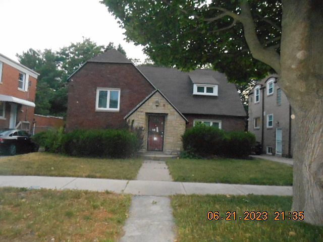 2nd image of 7810 S Crandon Ave