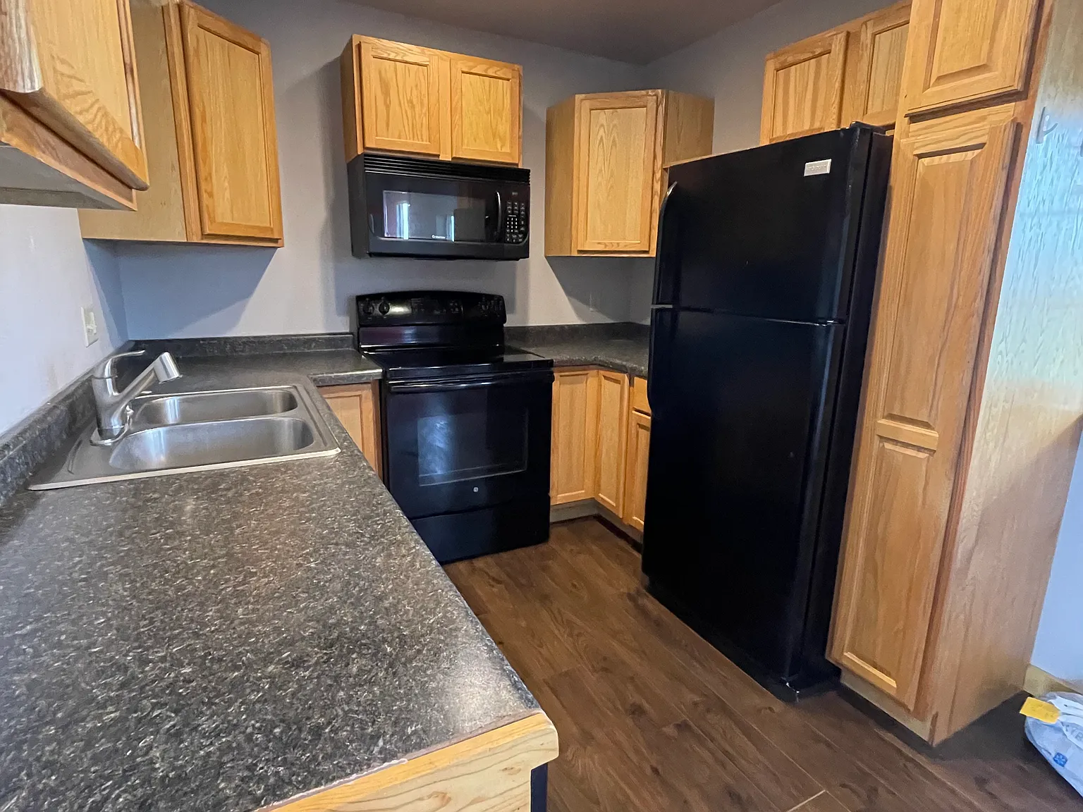 1 bed, 850 sqft, $1,195 — Photo 3