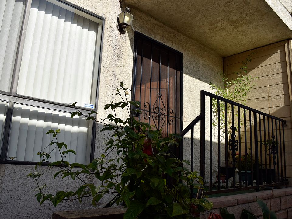 1st image of 310 Palmetto Dr APT A