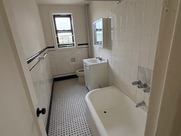 30 Locust Hill Ave #5E — Photo 10