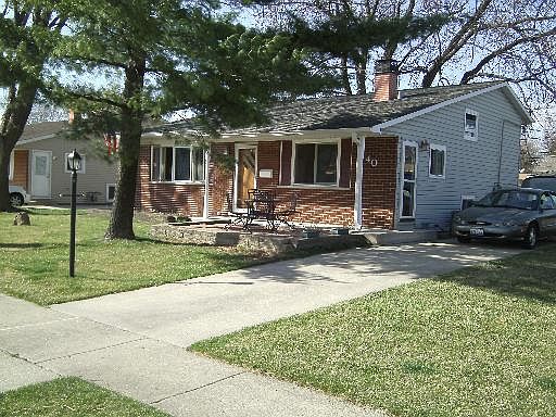 1st image of 40 W Fullerton Ave