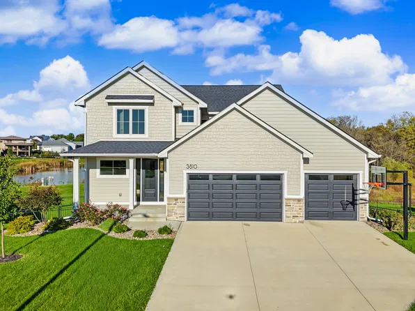 3810 Woodland Ct, Waukee, IA 50263