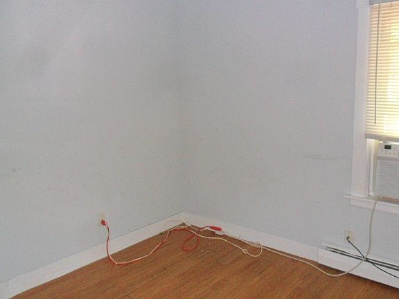 5th image of 745 Waverley St #1