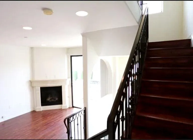 14248 Riverside Dr — Photo 4