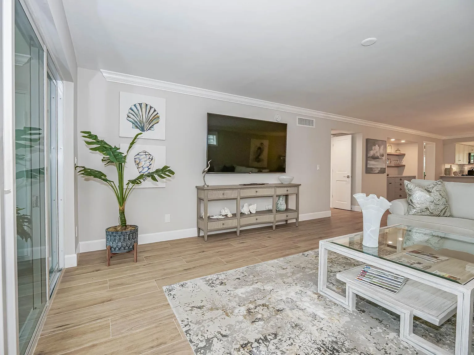 2 bed, 1615 sqft, $10,000 — Photo 4
